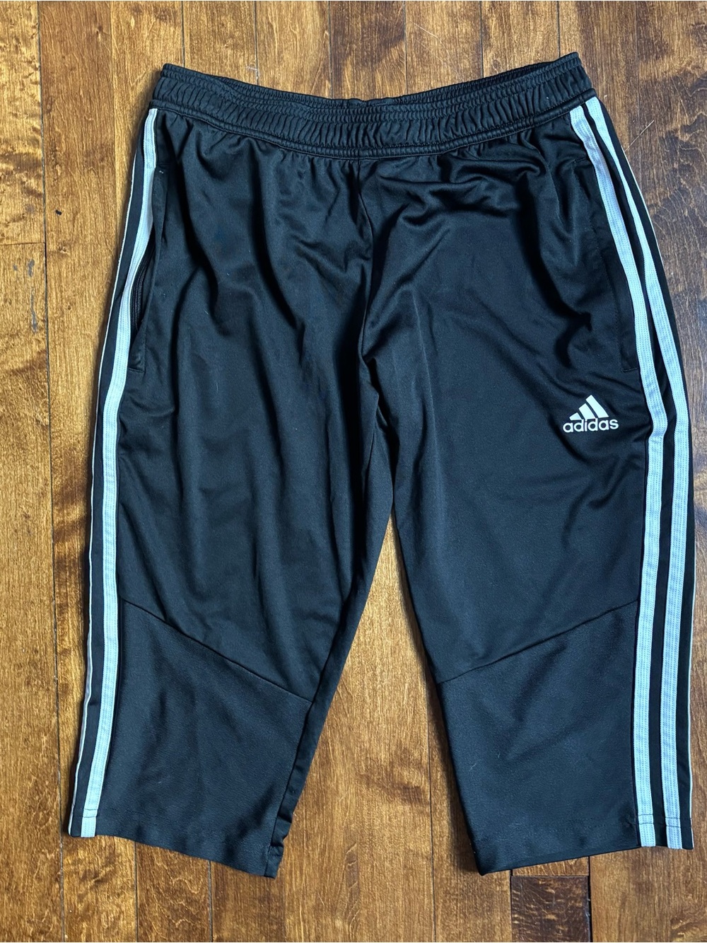 Adidas 3/4 size Small